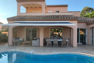 Image de Villa Saint Cyprien plage, 12 à 13 personnes, avec piscine jardin, 5min de tout