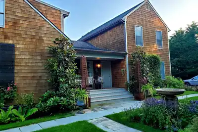 Image de Spacious Home with Heated Pool located in Southampton Village