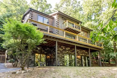 Image de Tri-Level Log Cabin Massanutten Resort Hot Tub Seasonal Community Pool Firepit