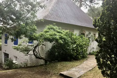 Image de Belle villa avec piscine & terrasse dans la pinède 3 min de la plage