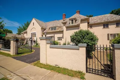 Image de Entire Mansion · The Hamilton Mansion with Extraordinary Spaces
