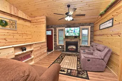 Image de Brand New/Incredible Views/HotTub/4 min to P-Forge