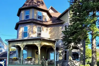 Image de Time for fall and winter fun planning. Trails and ski slopes nearby. Spacious.