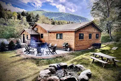 Image de Ultimate Cabin Getaway with Hot-Tub and Fire Pit