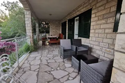 Image de Appartement de trois chambres prés de la plage Vinisce, Trogir (A-4288-a)
