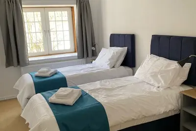 Image de Vue sur la cour-Appartement-Famille-Salle de bain privée