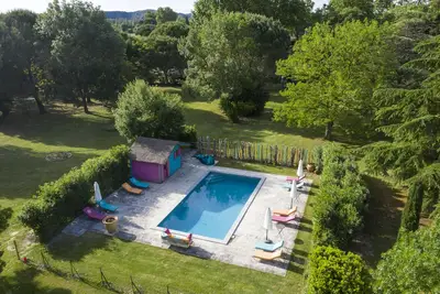 Image de Maison 2 chambres jardin privé parc piscine en campagne à Avignon