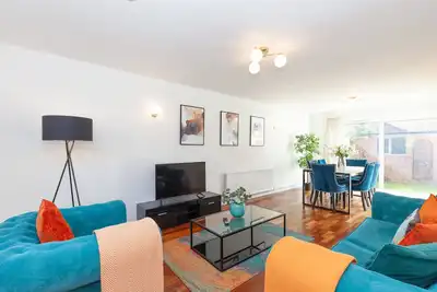 Image de Stylish Townhouse with parking for 2!