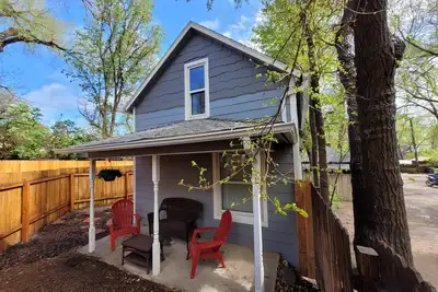 Image de //Vern Cottage// Downtown, Walkable, Clean, Welcoming! !