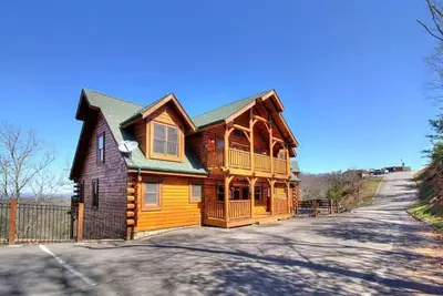 Image de Great Peaks View☀ HotTub, Game room, Theater, 10 min to Parkway, Mountain Views