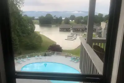 Image de Lakefront Sml penthouse with stunning mountain-lake views, pools, beach, + more!