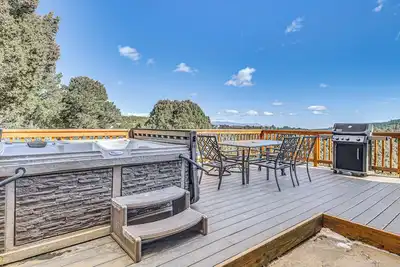 Image de Modern Mtn Home w/ Sports Court, Near Alto Lake!