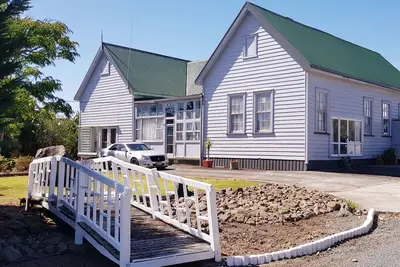 Image de Cheap & Cheerful 1-3Bdr roomy Guest-Wing at the 150-yr-old Aratapu School House