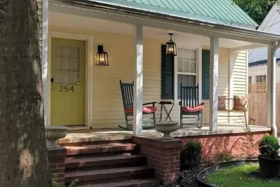 Image de Cottage Downtown Aiken*Horse Events*Pet Friendly*Polo*Golf