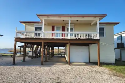 Image de Lakefront Home \"The Red Crab\"