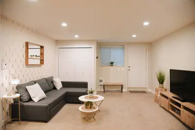 Image de Beautiful & Spacious 2 Bedroom Suite available for short term rental