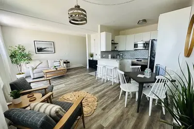 2 Bedroom Apartment on Top Floor in Portland's West End