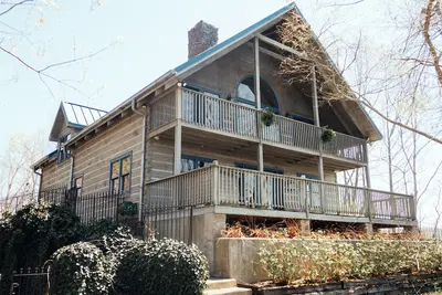 Image de Hilltop Cabin on Center Hill Lake