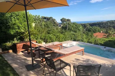 Image de Villa pour vacances en famille avec spa de nage sur la Côte d’Azur