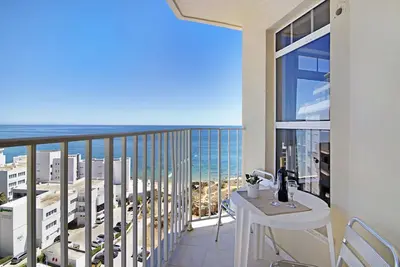 Image de Apt. Camões 11ºC - Vue mer avec climatisation, Wi-Fi et piscine
