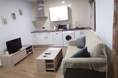 Image de Maison ENTIÈREMENT RÉNOVÉE Avec Wifi Gratuit
