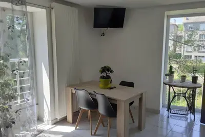 Image de studio rez de chaussée 2 à 4 personnes au centre ville de Tence