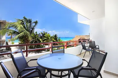 Image de New Listing! ! Oceanview 2 bedr condo, steps from the beach