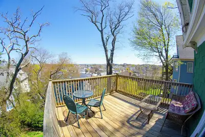 Image de Treetop / Balcony Suite with ocean view; safe, near subway