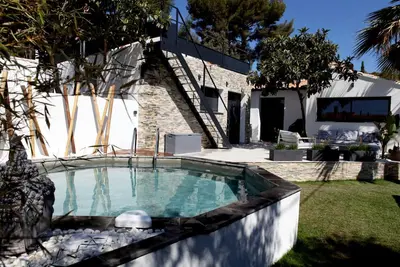 Image de Villa Lomy - Maison de caractère - Bord de mer Bandol - Classée 5*