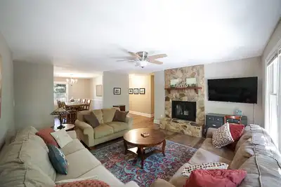 Image de Tranquil Updated Home Mins to Uga & Downtown