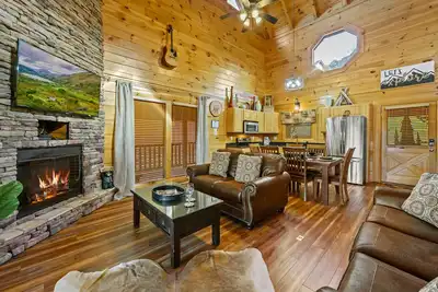 Image de Free Mini Golf/7 min to Pigeon Forge! Heated Pool & Hot Tub/ Updated & Mtn Views