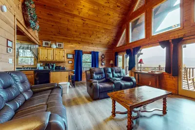 Image de Cabin w/Mountain Views, Decks, Private Hot Tub - Free Attraction Tickets