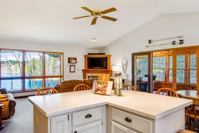 Image de Lakefront Lodge w/ Firepit, Private Dock, and Kayaks - Dogs Welcome