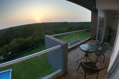 Image de Sunset Penthouse con vista al río y manglar 3bd Ph