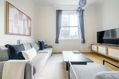 Image de Spacious South Ken 2br w/ Elevator, nr South Ken Station, by Blueground