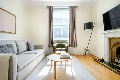 Image de Spacious South Ken 2br w/ Elevator, nr South Ken Station, by Blueground