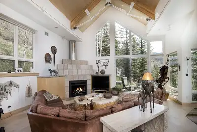 Image de Sandstone Chalet | 5br Vail, Hot Tub, Elevator, Sleeps 12