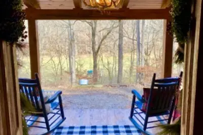 Image de Natchez Hideaway ~ Rustic Cabin on 50 acres outside Nashville near Leipers Fork