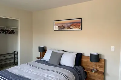 Image de Cozy townhome retreat in forest like setting