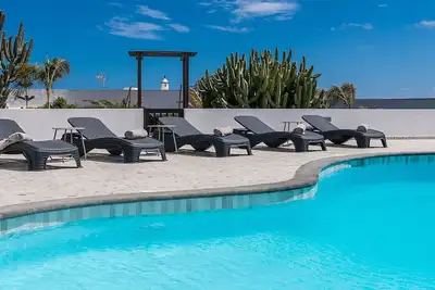 Image de Villa de luxe pouvant accueillir jusqu'à 14 personnes