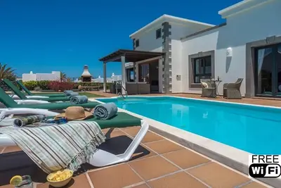 Image de *Luxury Villa* Heated Pool, Gardens, Views, WiFi & Ps4