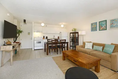 Image de Budget-Friendly condo with Free Parking & Wi-Fi, Washlet, Washer/Dryer, Pool!
