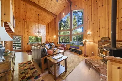Image de Everett Retreat Cabin: Spacious Kitchen, Indoor Outdoor Living