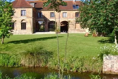 Image de La Huilerie, écrin de verdure lacustre