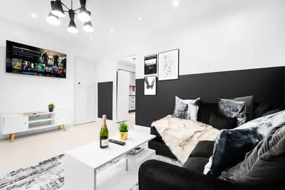 Image de Luxury Three Bedroom House - Parking - Garden