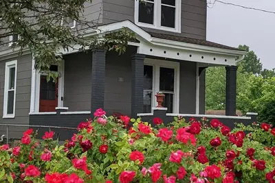 Image de Convenient to Everywhere! Train-Themed Bnb by active Railroad -- Cincinnati Area