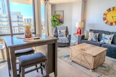 Image de Ocean View King Suite! Sleeps 4  Meridian Plaza 705