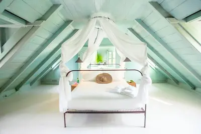 Salt Box: an Enchanting Historical Property with a Pool