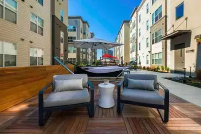 Image de Vibrant 2-bedroom rental near Smu