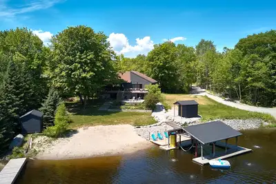 Image de The Lake House! Private 3. 6 Acres Family Retreat!